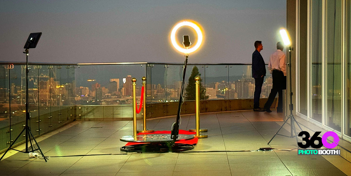 360 photo booth on a rooftop terrace at dusk