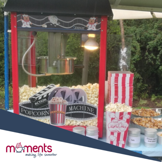 Popcorn machine with popcorn and decorative containers
